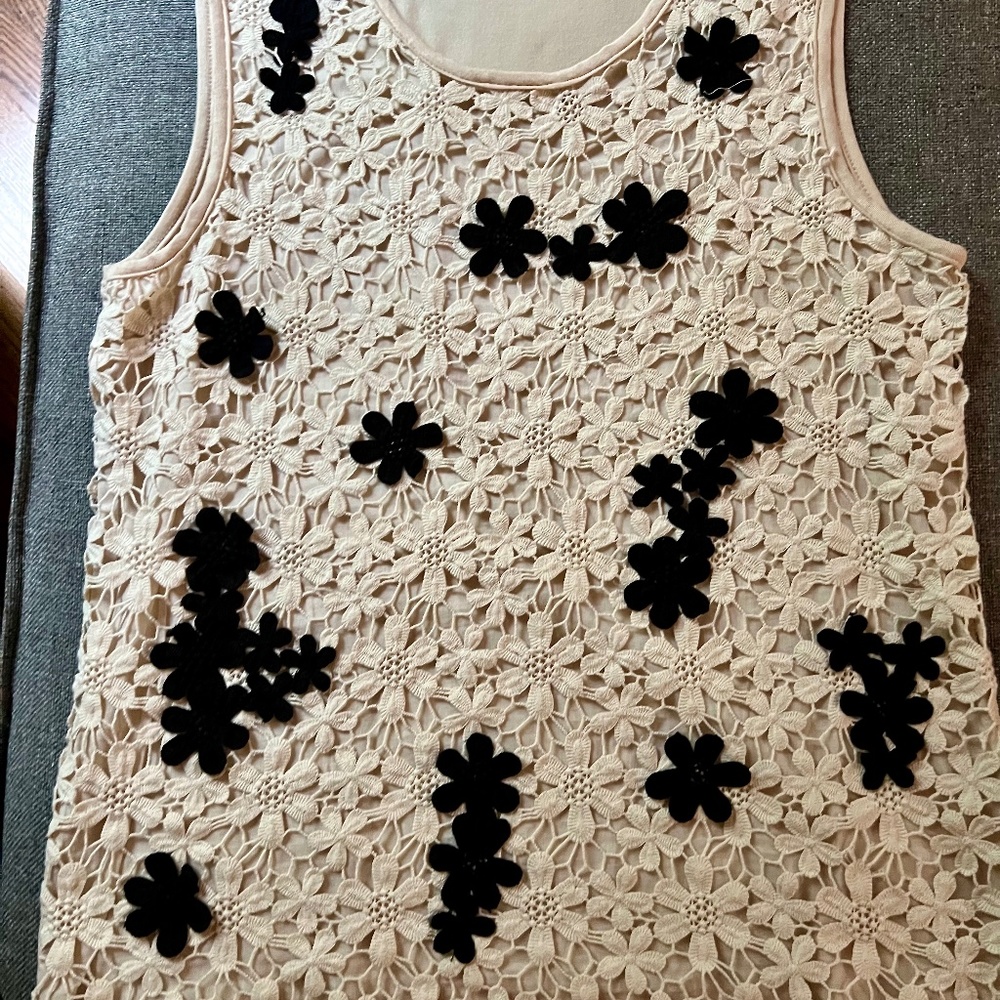 Lapis Sleeveless Daisy Lace Top